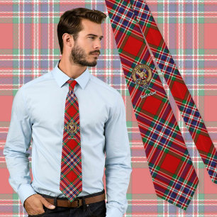 Clan MacFarlane Wappen über rotem Tartan Krawatte