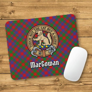 Clan MacGowan Wappen über Tartan Mousepad