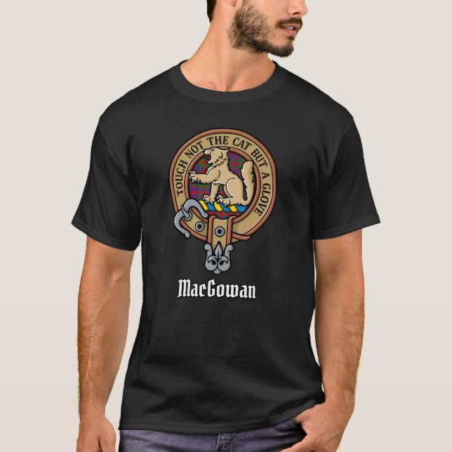 Clan MacGowan Wappen über Tartan T-Shirt (Vorderseite)