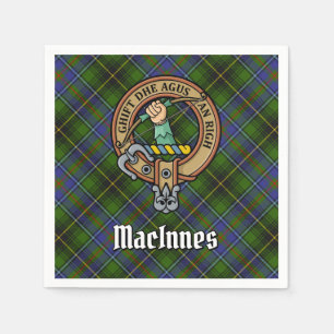 Clan MacInnes Wappen über Tartan Serviette