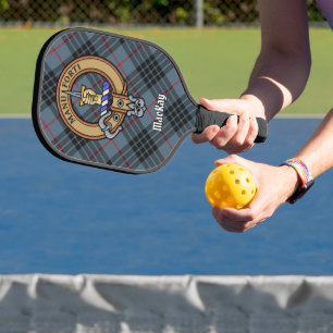 Clan MacKay-Wappen über blauem Tartan Pickleball Schläger