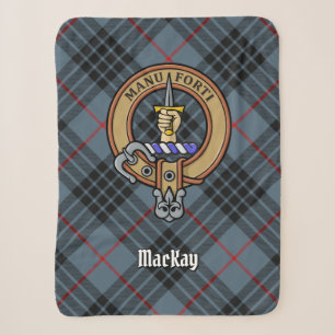Clan MacKay Wappen über Blue Tartan Sherpadecke