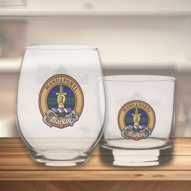 Clan MacKay Wappen über Tartan Whiskyglas (Von Creator hochgeladen)