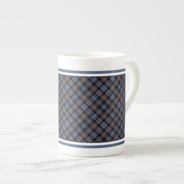 Clan Mackenzie Weathered Tartan Brown und Blue Prozellantasse (Vorderseite Rechts)