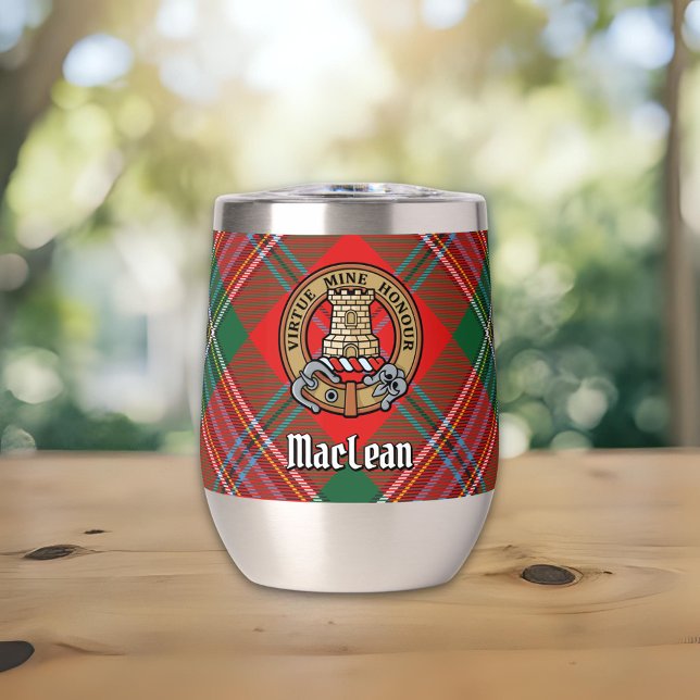 Clan MacLean Wappen über Tartan (Von Creator hochgeladen)