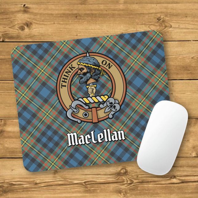 Clan MacLellan-Wappen über altem Tartan Mousepad (Von Creator hochgeladen)