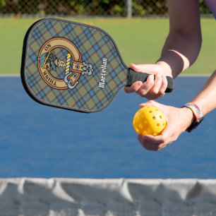 Clan MacLellan-Wappen über altem Tartan Pickleball Schläger