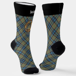 Clan MacLellan-Wappen über altem Tartan Socken