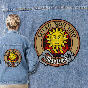 Clan MacLeod von Raasay Wappen über Rotem Tartan Jeansjacke