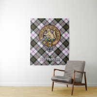 Clan MacPherson Wappen über Dress Tartan