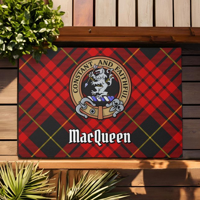 Clan MacQueen Crest über Tartan Fußmatte (Von Creator hochgeladen)