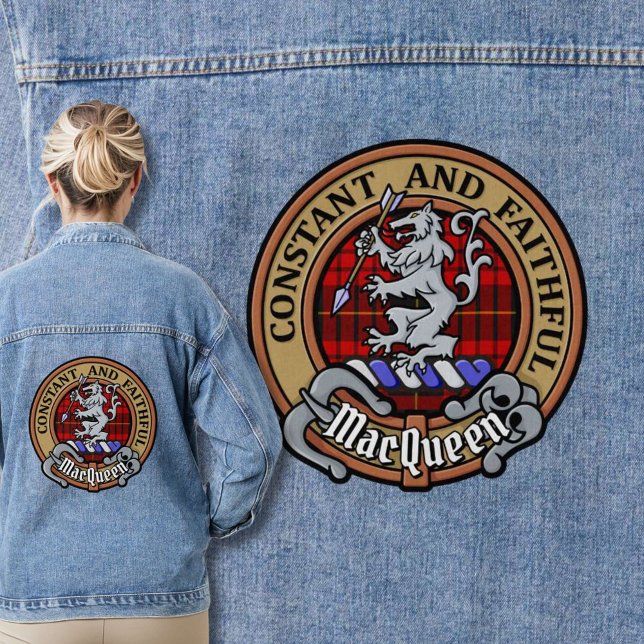 Clan MacQueen Crest über Tartan Jeansjacke (Von Creator hochgeladen)