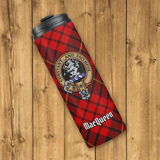 Clan MacQueen Crest über Tartan Thermosbecher (Von Creator hochgeladen)