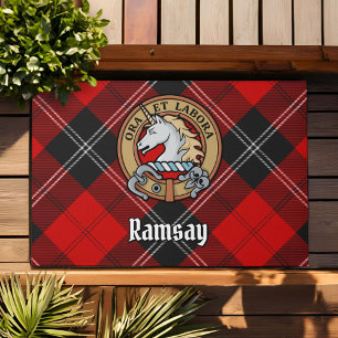 Clan Ramsay Wappen über Red Tartan Fußmatte