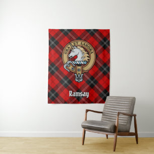 Clan Ramsay Wappen über Red Tartan Wandteppich