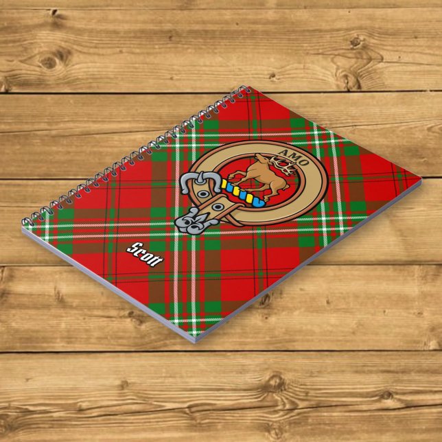 Clan Scott Wappen über Red Tartan Notizblock (Von Creator hochgeladen)