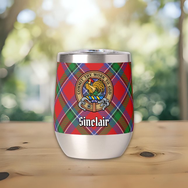 Clan Sinclair Wappen über Red Tartan (Von Creator hochgeladen)