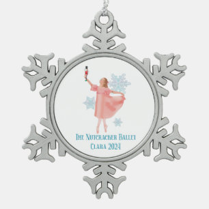 Clara mit Nutcracker 2024 Schneeflocken Zinn-Ornament