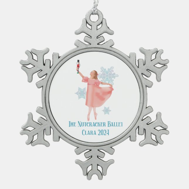 Clara mit Nutcracker 2024 Schneeflocken Zinn-Ornament (Vorderseite)