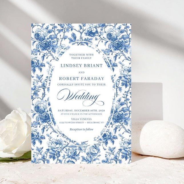 Classic Blue Toile de Jouy Roses Timeless Wedding  Einladung (Classic Blue Toile de Jouy Roses Timeless Wedding Invite)