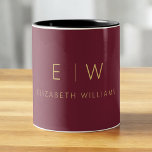 Classic Burgundy Gold Minimalistisch Monogram Zweifarbige Tasse<br><div class="desc">Stilvoll mit dieser klassischen bordeauxfarbenen, minimalistischen Monogramm-Tasse in zwei Tönen. Dieser personalisierte Schlamm mit seinem weinbordeauxfarbenen Hintergrund, der eleganten Goldtypografie und dem eleganten, modernen Layout verbindet zeitlosen Luxus mit alltäglicher Funktionalität. Diese Tasse ist perfekt als Hochzeitsgeschenk, Jubiläumsgeschenk, Urlaubsgeschenk oder Firmengepäck geeignet und kann mit Ihren Initialen und Namen für eine...</div>