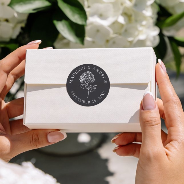 Classic Charcoal Hydrangea Wedding Runder Aufkleber (Von Creator hochgeladen)