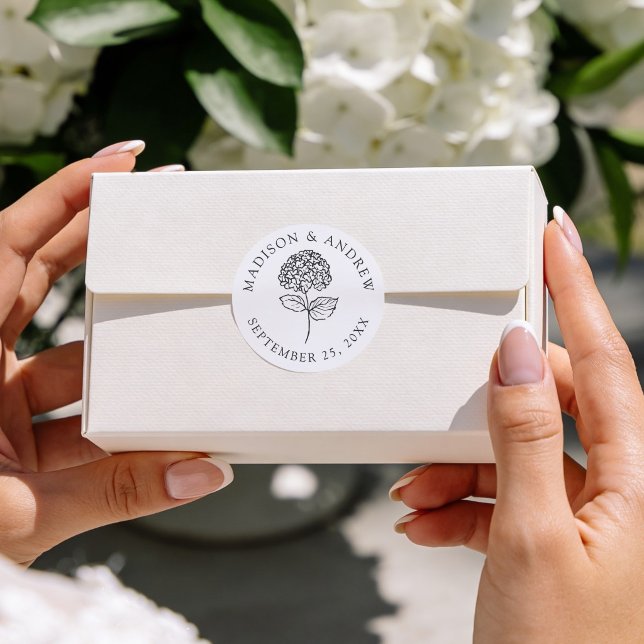 Classic Charcoal Hydrangea Wedding Runder Aufkleber (Von Creator hochgeladen)