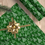Classic Christmas Tree Muster Green Sparkle Geschenkpapier<br><div class="desc">Weihnachtsbäume aus glänzenden Sternen leuchten hell vor dem weihnachtlich grünen Hintergrund,  für ein festliches Urlaubsprojekt.</div>