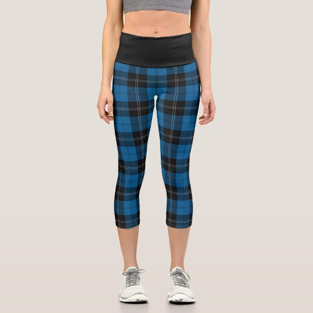 Classic Clan Ramsay Blue und Black Tartan Kariert Capri Leggings (Vorderseite)