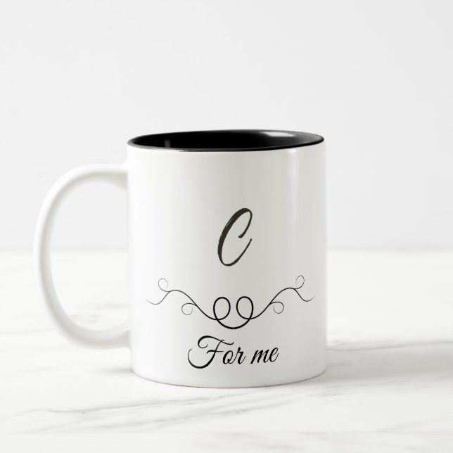 Classic Coffee Mug – Elegant Design for Everyday  (Gauche)