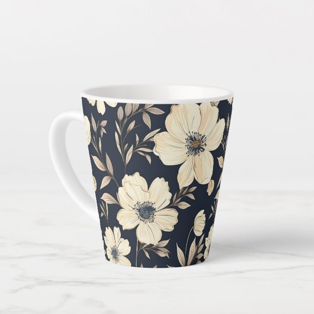 Classic Cream Flowers On Dark Navy Blue Background Milchtasse (Linke Ecke)