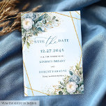 Classic Dusty Blue White Gold Floral Save the Date Einladung<br><div class="desc">✅ Für passende Artikel suchen Sie 210W in meinen Kollektionen ✅ Ankündigen Sie Ihre Hochzeit im Stil mit dieser eleganten Aquarell Save the Date-Karte mit staubblauen Blumen, weißen Ponys und einem luxuriösen vergoldeten Glitzer Rahmen. Das weiche Aquarelldesign verbindet romantische Pastelltöne mit schimmernden goldenen Details und schafft einen zeitlosen Look, der...</div>