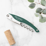 Classic Emerald Green Personalisiert Trauzeugen Kellnermesser<br><div class="desc">Klassen Personalisierte Trauzeugen Korkenzieher. Dieses Design zeigt den Namen und Titel des personalisierten Trauzeugen im Stil eines Schriftartes mit weißer Serife auf smaragdgrünem Hintergrund. Auch perfekt für Trauzeuge,  Brautvater und mehr.</div>