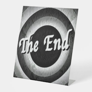 Classic End Credits - B&W Sockelschild