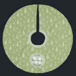 Classic Family Green Christmas Tree Polyester Weihnachtsbaumdecke<br><div class="desc">Dieser klassische und minimalistische Weihnachtsbaumrock weist ein grünes Weihnachtsbaummuster auf. Es gibt auch Platz auf dem Rock,  um Ihnen eine eigene Anpassung hinzuzufügen: ein Familienname oder individueller Name und Monogramm in einem einfachen Skript. Die perfekte Feriendekoration für jede Familie in dieser Weihnachtszeit!</div>