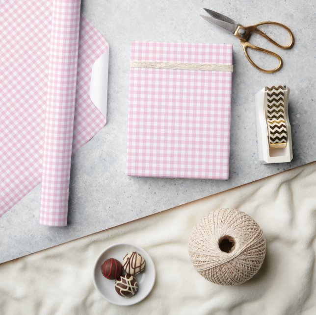 Classic Gingham Light Pink Geschenkpapier (Kunsthandwerk)