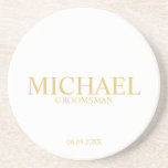 Classic Gold Personalisiert Trauzeugen Getränkeuntersetzer<br><div class="desc">Klassischer Untersetzer für Personalisierte Trauzeugen mit dem Namen des personalisierten Trauzeugen mit dem Titel und dem Hochzeitstag im klassischen Schriftart der goldenen Serifen. Auch perfekt für Trauzeuge, Vater der Braut und mehr. Bitte beachten Sie: Die Details der Folie werden im Kunstwerk simuliert. Bei der Herstellung dieses Produktes wird keine Folie...</div>