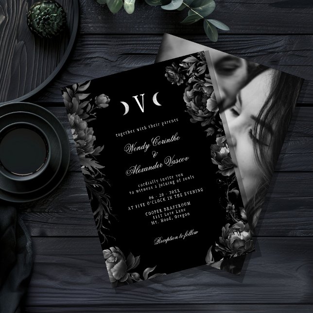 Classic Gothic Black Moon Monogram Wedding Foto Einladung (Von Creator hochgeladen)
