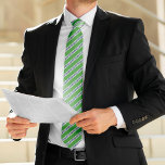 Classic Green und Navy Stripes Krawatte<br><div class="desc">Klassische Streifen, die leicht personalisiert werden können für ein Familiengeschenk, Hochzeitsgeschenke für Ihre Trauzeugen, Firmenveranstaltungen, etc.</div>