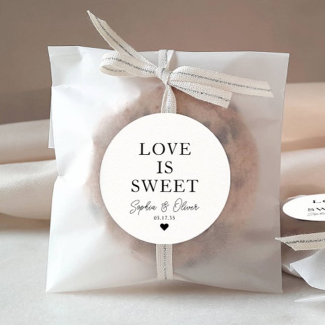 Classic LIEBE IST SWEET Heart Wedding Names Bevorz Runder Aufkleber (Von Creator hochgeladen)