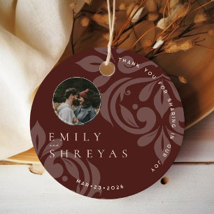 Classic Mahogany Red Damask Foto Hochzeit Runde Geschenkanhänger