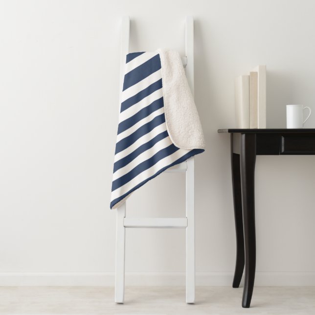Classic Navy Blue Stripes | Timeless Nautical  Sherpadecke (Beispiel)