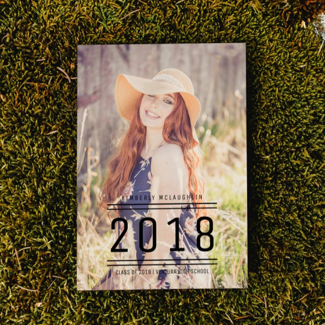 Classic Preppy Abschluss Foto Einladung | Schwarz (Classic Preppy Graduation Photo Invite - Black)