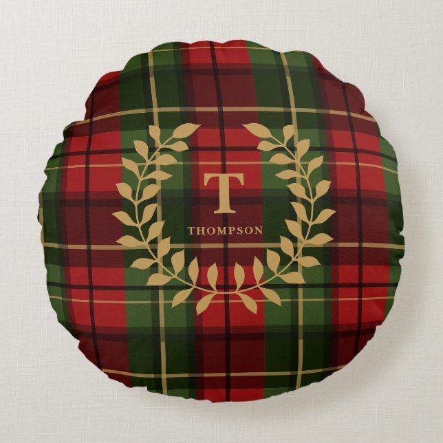Classic Red Christmas Plaid With Monogram Wreath Rundes Kissen (Vorderseite)