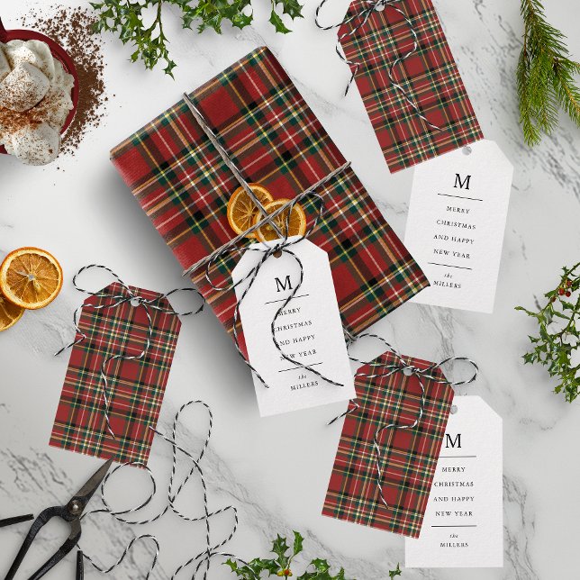 Classic Red Plaid Monogram Merry Christmas Holiday Geschenkanhänger (Von Creator hochgeladen)