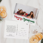 Classic Simple Frohe Weihnachten Volles Foto<br><div class="desc">Feiern Sie die Saison mit dieser einzigartigen, klassischen Foto-Weihnachts-Weihnachtspostkarte mit einer Touch Vintagen Charmes. Das minimalistische Design präsentiert eine elegante Rot-Grün-Farbpalette, die den gemütlichen Geist des Winters widerspiegelt. Seine moderne und lustige Anziehungskraft, gepaart mit der traditionellen Formulierung, schafft ein perfektes Gleichgewicht zwischen Kühnheit und Klasse. Die niedliche und spielerische Typografie,...</div>