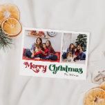 Classic Simple Frohe Weihnachten Zwei Foto<br><div class="desc">Feiern Sie die Saison mit dieser einzigartigen, klassischen, schlichten Frohen Weihnachten zwei Foto-Urlaubskarte mit einer Touch von Vintagem Charme. Das minimalistische Design präsentiert eine elegante Rot-Grün-Farbpalette, die den gemütlichen Geist des Winters widerspiegelt. Seine moderne und lustige Anziehungskraft, gepaart mit der traditionellen Formulierung, schafft ein perfektes Gleichgewicht zwischen Kühnheit und Klasse....</div>