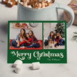 Classic Simple Green frohe Weihnachten Zwei Foto<br><div class="desc">Feiern Sie die Saison mit dieser einzigartigen, klassischen, schlichten Grünen Frohe Weihnachten zwei Foto Urlaub Postkarte mit einer Touch von Vintagem Charme. Das minimalistische Design präsentiert eine elegante grüne Farbpalette, die den gemütlichen Geist des Winters widerspiegelt. Seine moderne und lustige Anziehungskraft, gepaart mit der traditionellen Formulierung, schafft ein perfektes Gleichgewicht...</div>