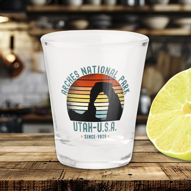 Classic Sunset over Arches Park, Utah Schnapsglas (Von Creator hochgeladen)