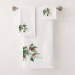 Classic Vintage Christmas Holly Floral Badhandtuch Set<br><div class="desc">Schönes,  restauriertes Spray von grünen heiligen Blätter,  roten Heiligen Beeren und Winterkiefernästen. Die Hintergrundfarbe kann bearbeitet werden.</div>